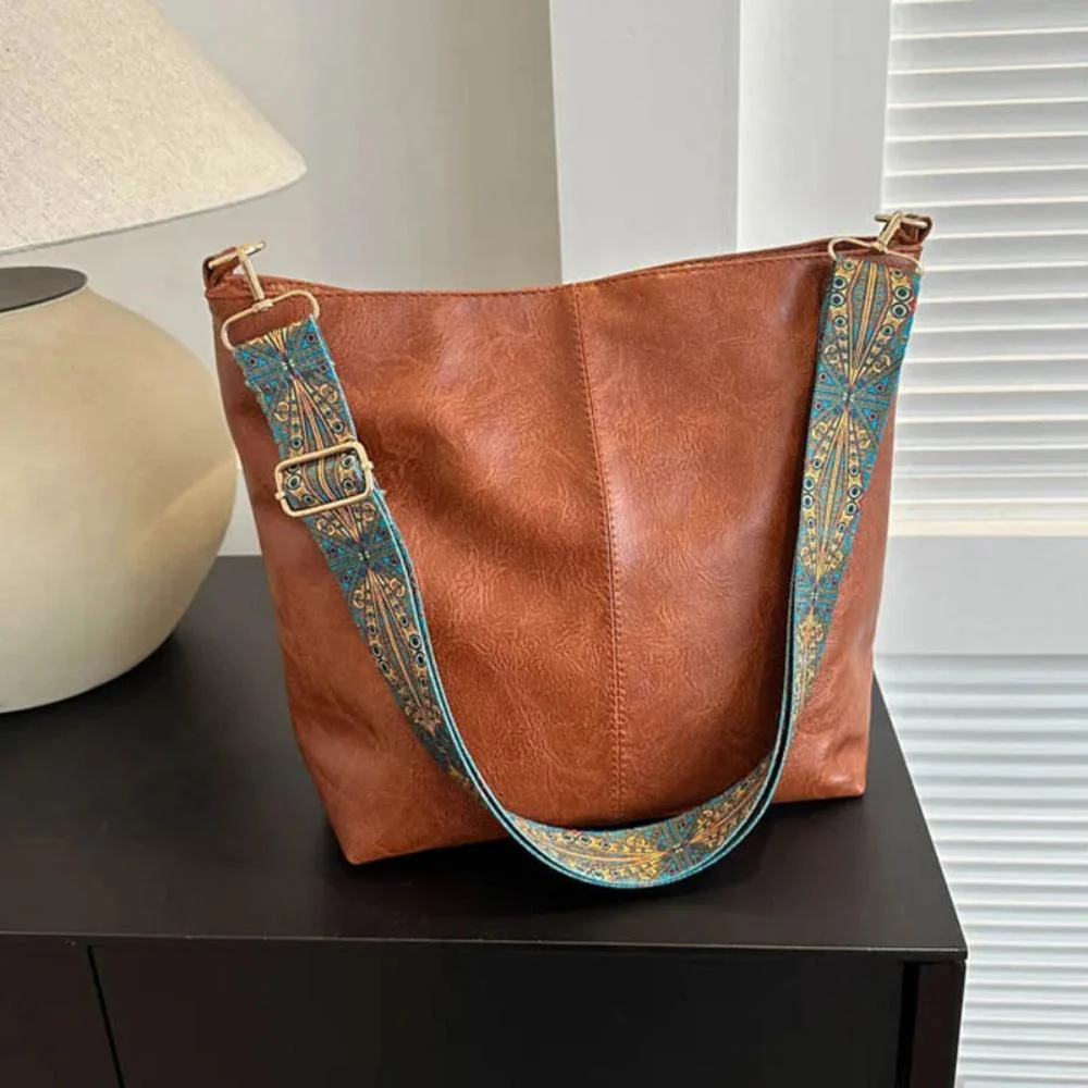 Chelsey | Spacious and organised — Leather Work Bag with compartments
