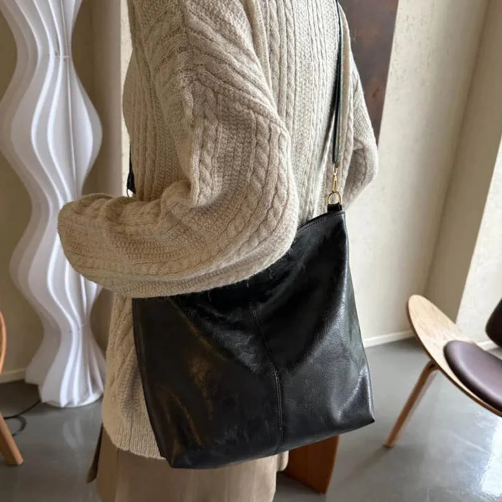 Chelsey | Spacious and organised — Leather Work Bag with compartments